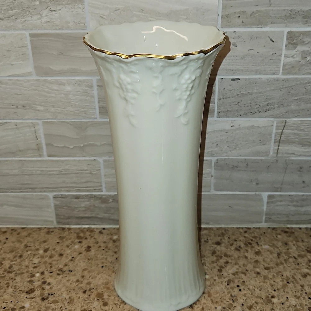 Crown Classics Fine Porcelain vase gold-trimmed fluted embossed floral detail